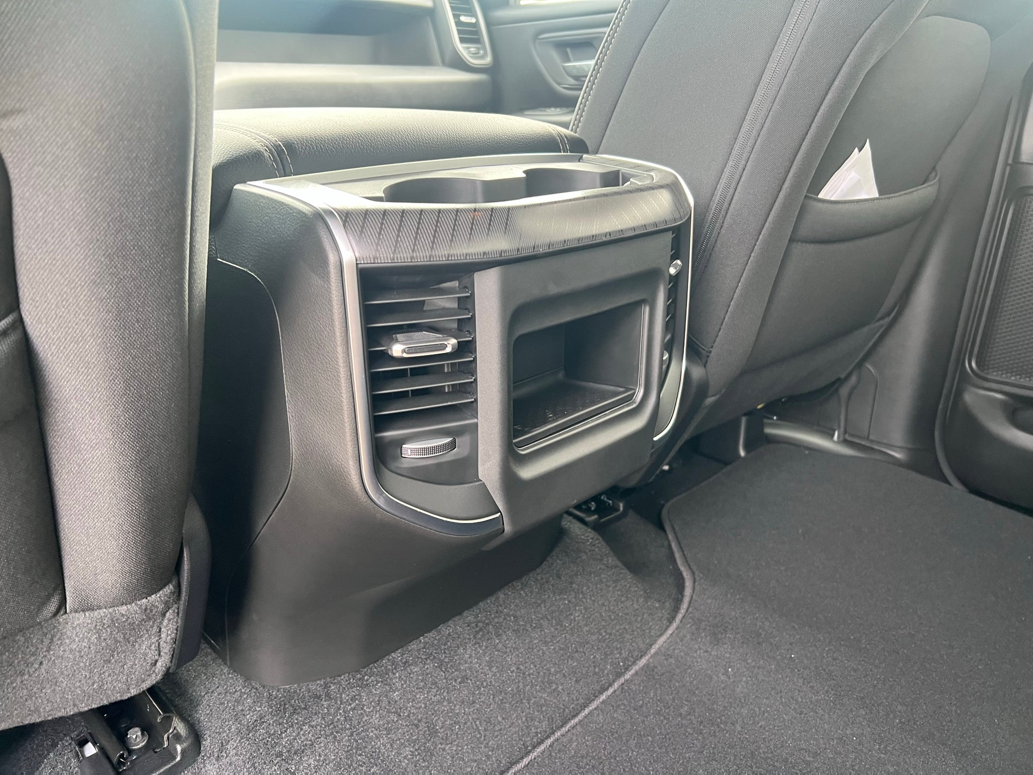 2027 RAM 1500 RAM 1500 EXPRESS CREW CAB 4X4 5'7' BOX