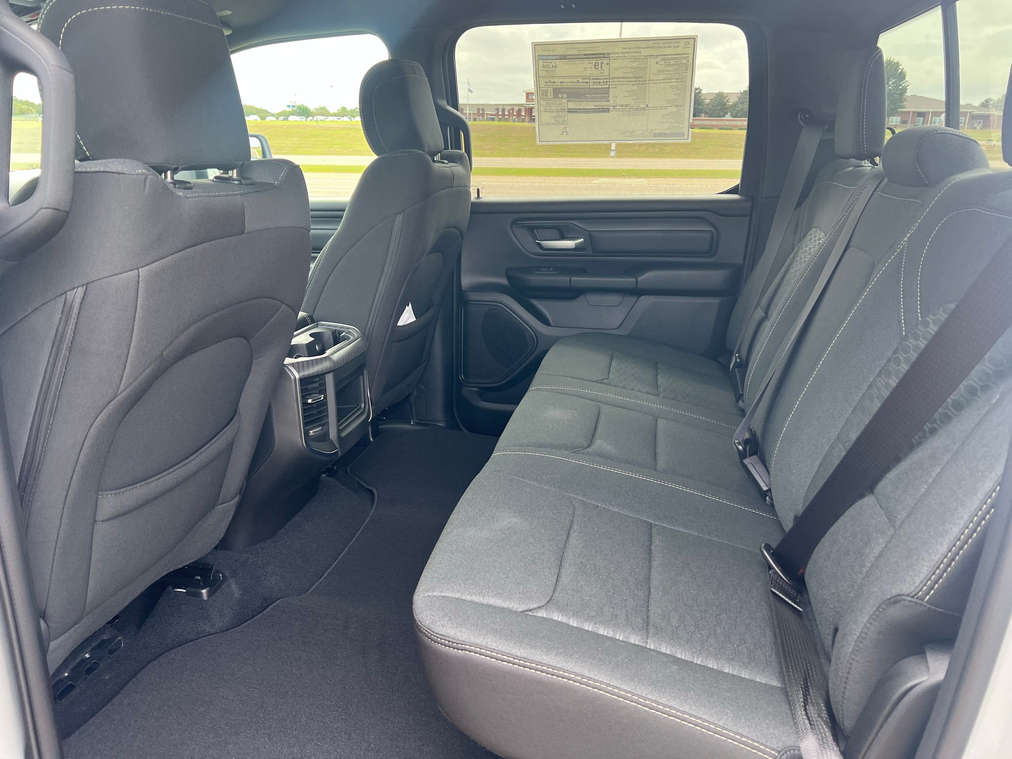 2027 RAM 1500 RAM 1500 EXPRESS CREW CAB 4X4 5'7' BOX