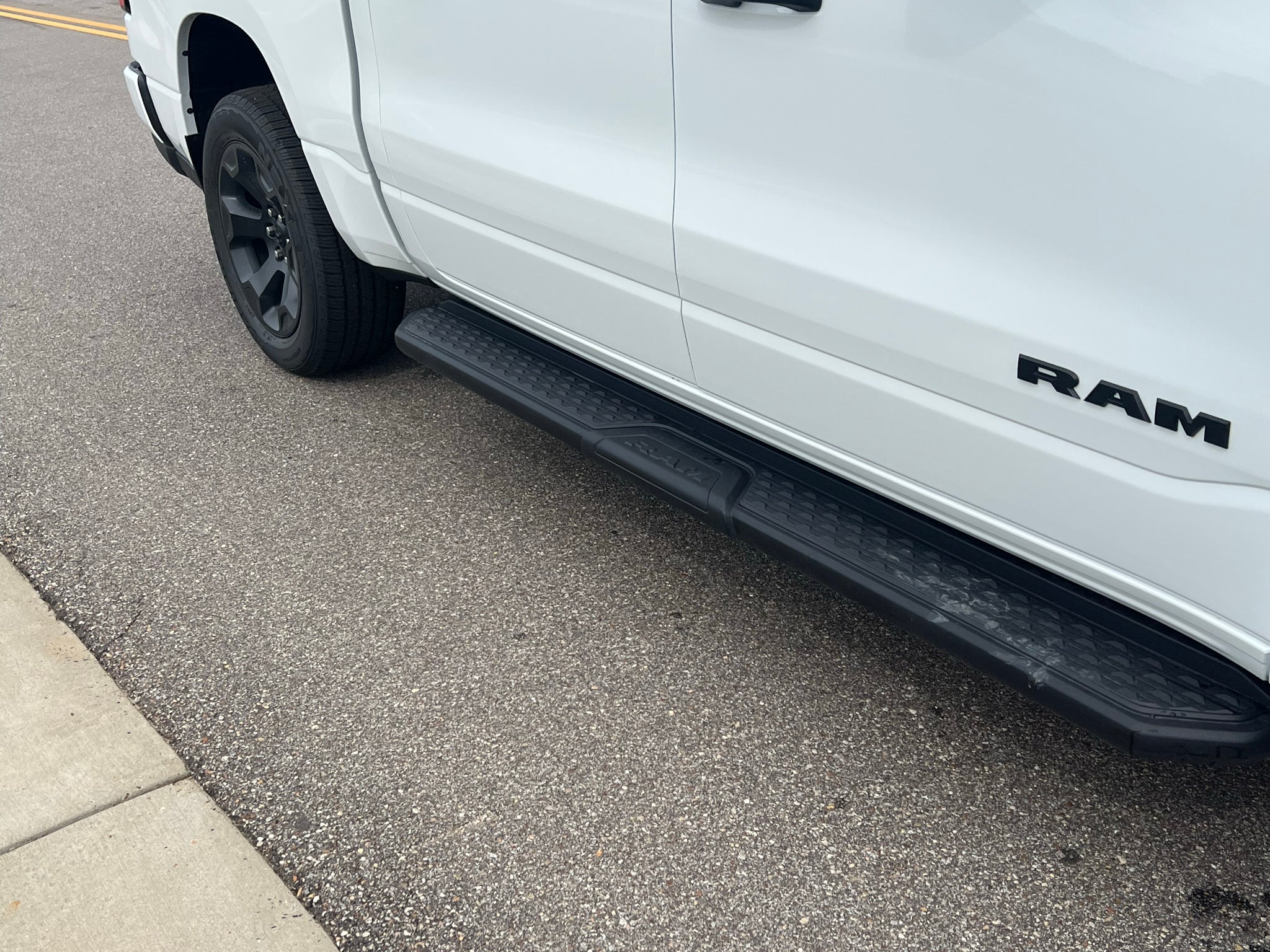 2027 RAM 1500 RAM 1500 EXPRESS CREW CAB 4X4 5'7' BOX