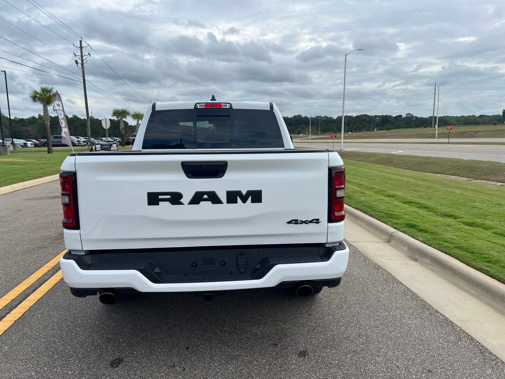 2027 RAM 1500 RAM 1500 EXPRESS CREW CAB 4X4 5'7' BOX