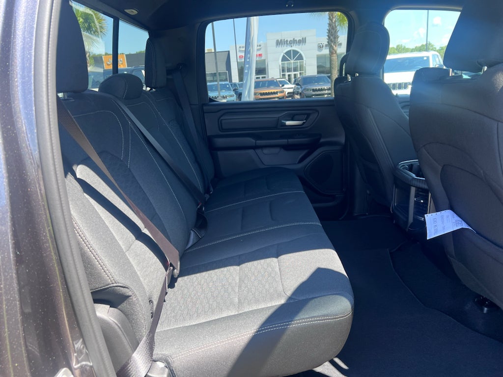 2026 RAM 1500 RAM 1500 EXPRESS CREW CAB 4X4 5'7' BOX
