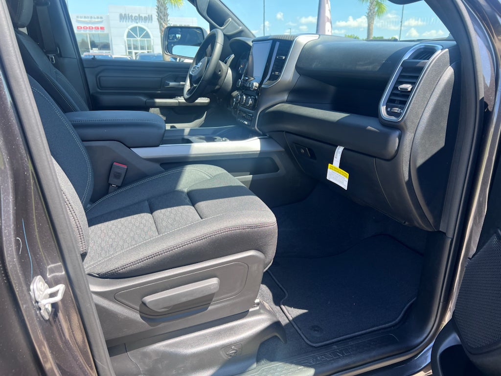 2026 RAM 1500 RAM 1500 EXPRESS CREW CAB 4X4 5'7' BOX
