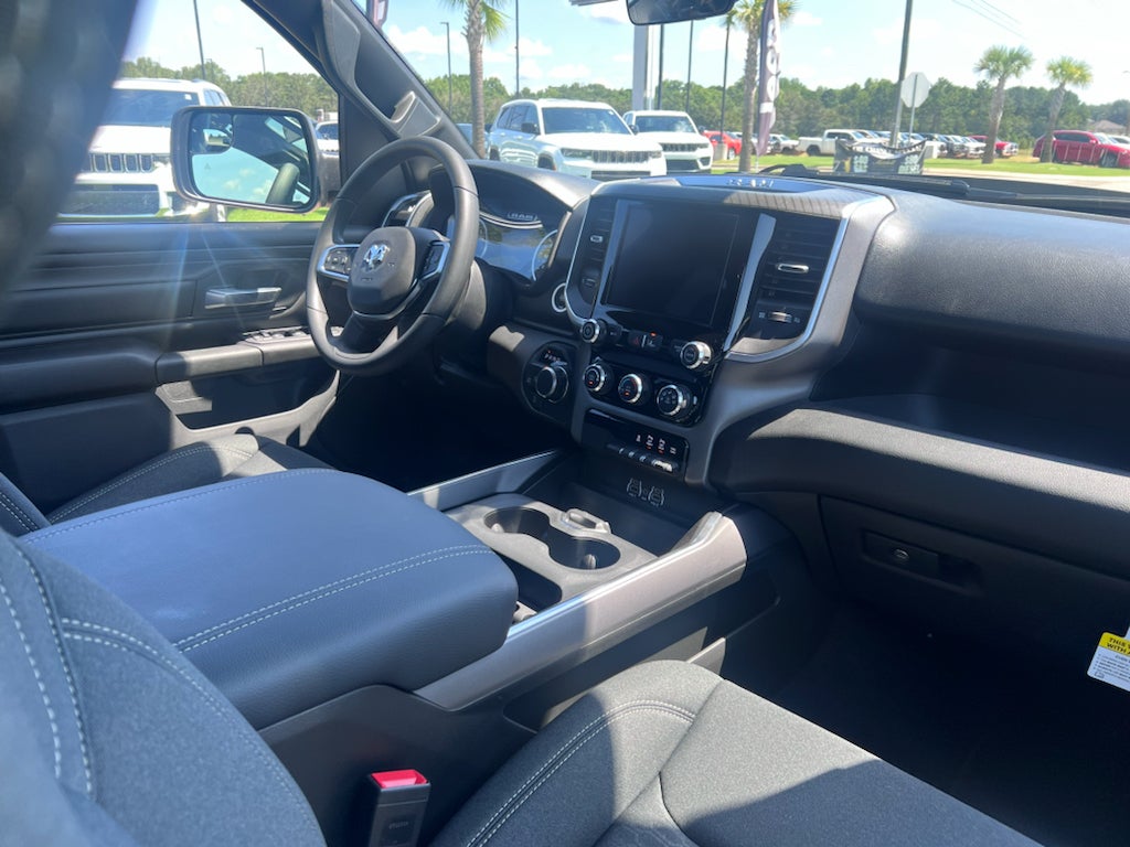 2026 RAM 1500 RAM 1500 EXPRESS CREW CAB 4X4 5'7' BOX