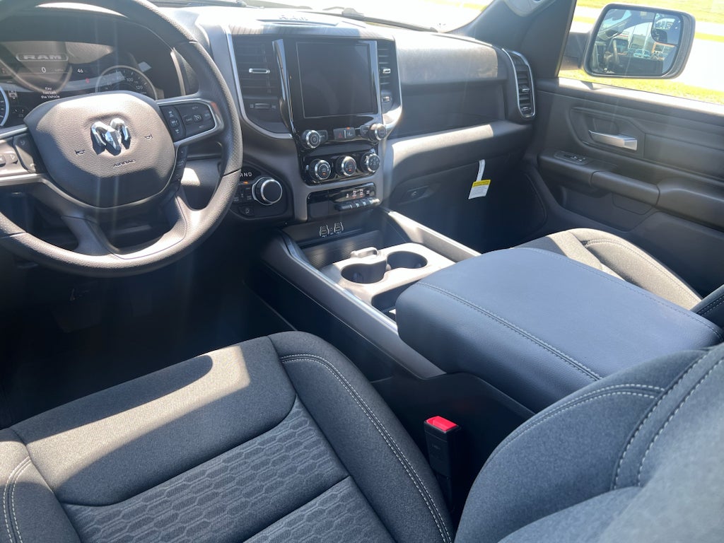 2026 RAM 1500 RAM 1500 EXPRESS CREW CAB 4X4 5'7' BOX