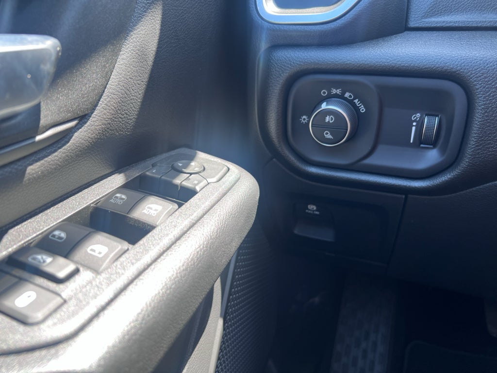 2026 RAM 1500 RAM 1500 EXPRESS CREW CAB 4X4 5'7' BOX