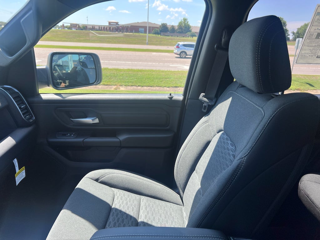 2026 RAM 1500 RAM 1500 EXPRESS CREW CAB 4X4 5'7' BOX