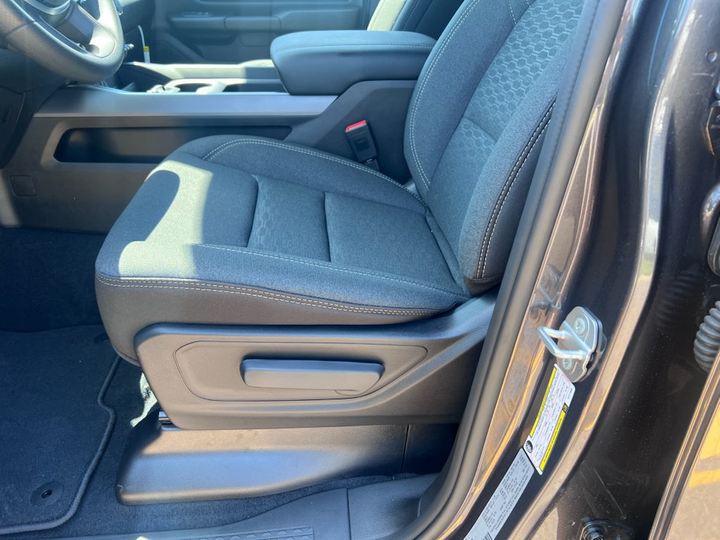 2026 RAM 1500 RAM 1500 EXPRESS CREW CAB 4X4 5'7' BOX