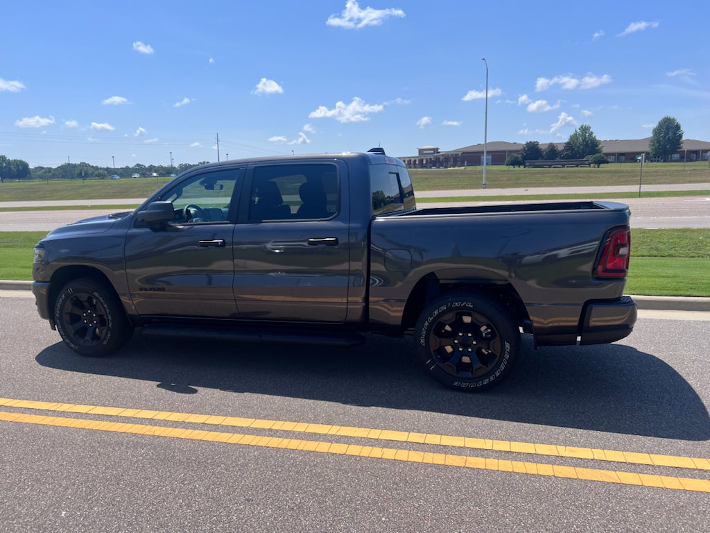 2026 RAM 1500 RAM 1500 EXPRESS CREW CAB 4X4 5'7' BOX