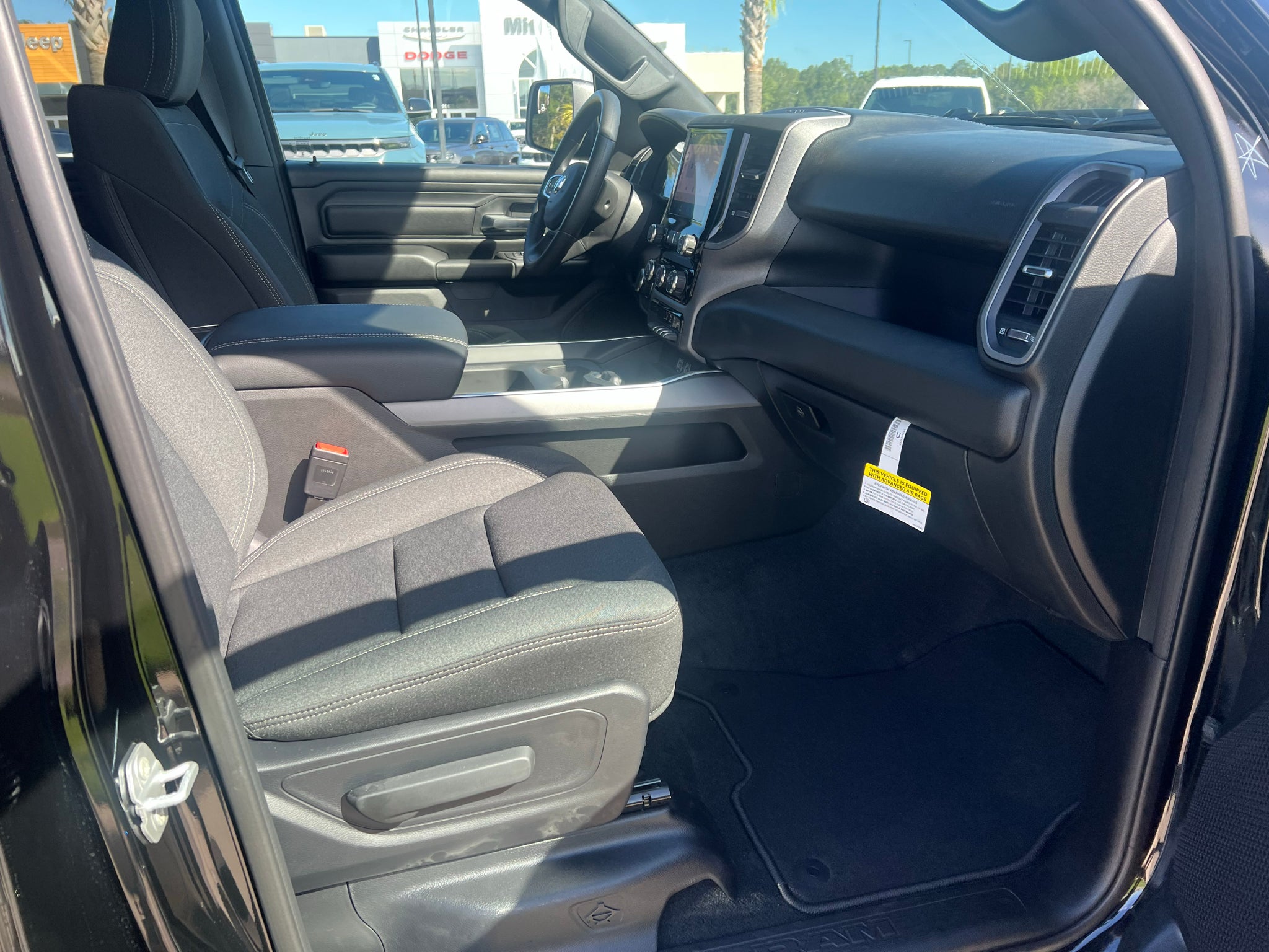 2027 RAM 1500 RAM 1500 EXPRESS CREW CAB 4X4 5'7' BOX