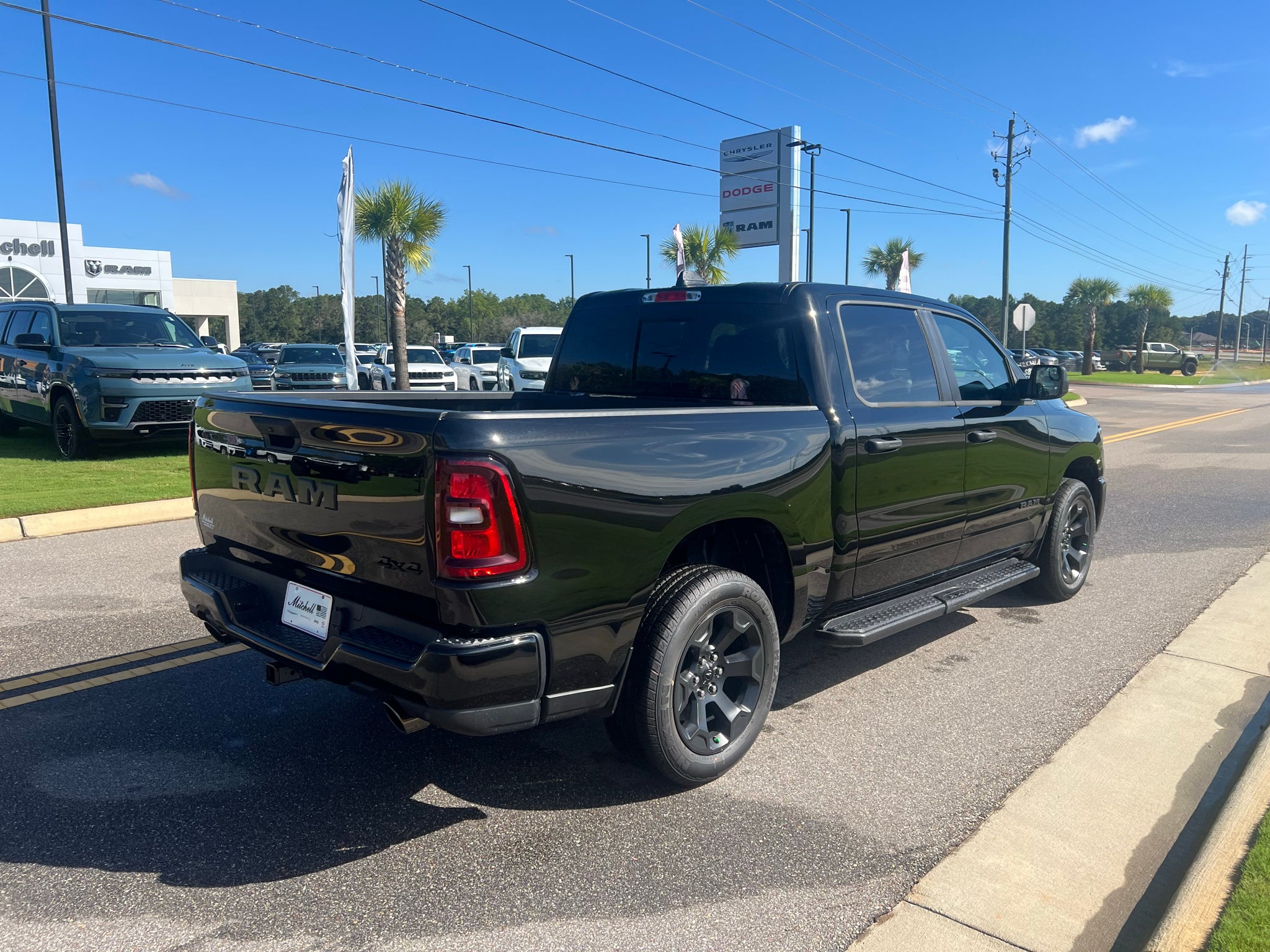 2027 RAM 1500 RAM 1500 EXPRESS CREW CAB 4X4 5'7' BOX