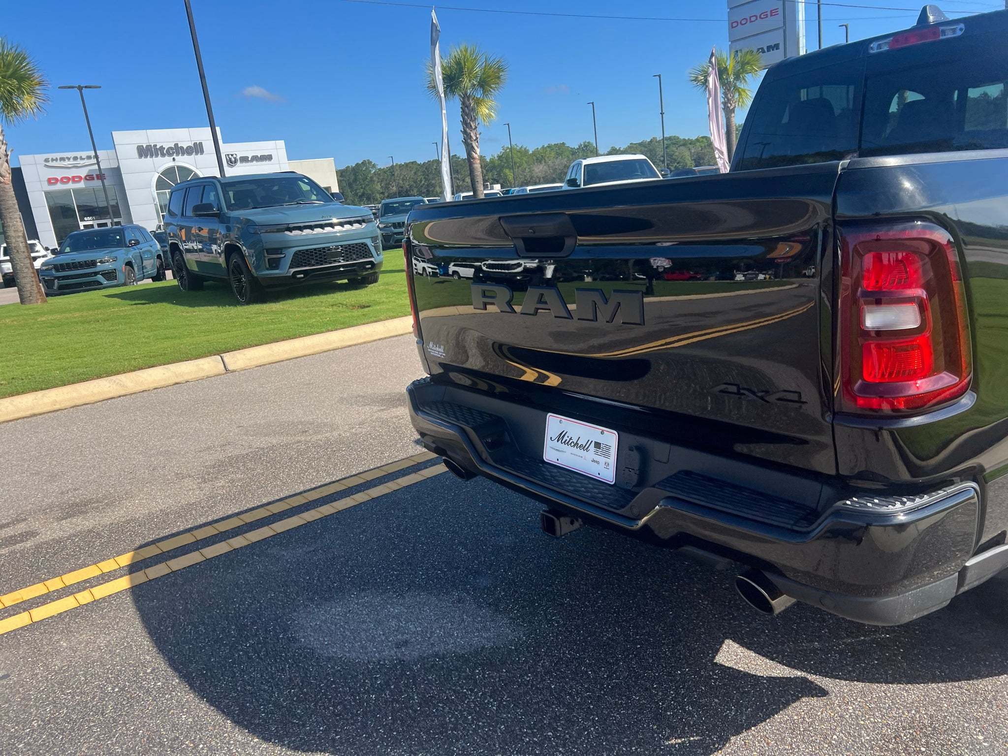 2027 RAM 1500 RAM 1500 EXPRESS CREW CAB 4X4 5'7' BOX