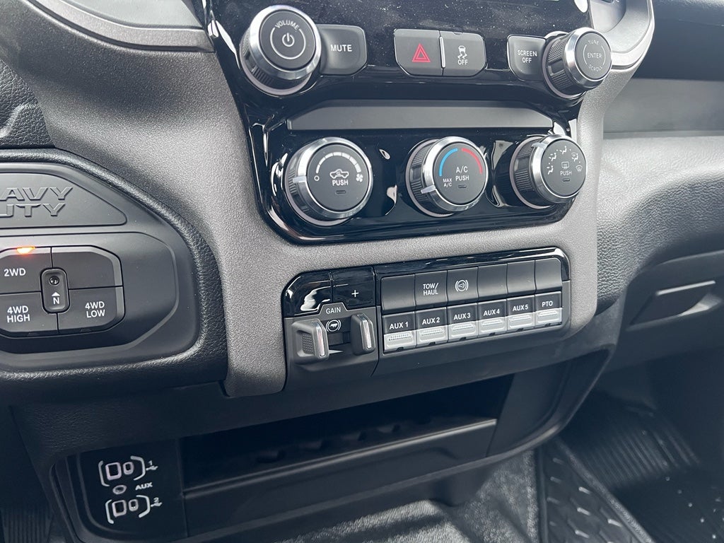 2026 RAM 3500 Chassis RAM 3500 TRADESMAN CREW CAB CHASSIS 4X4 60' CA