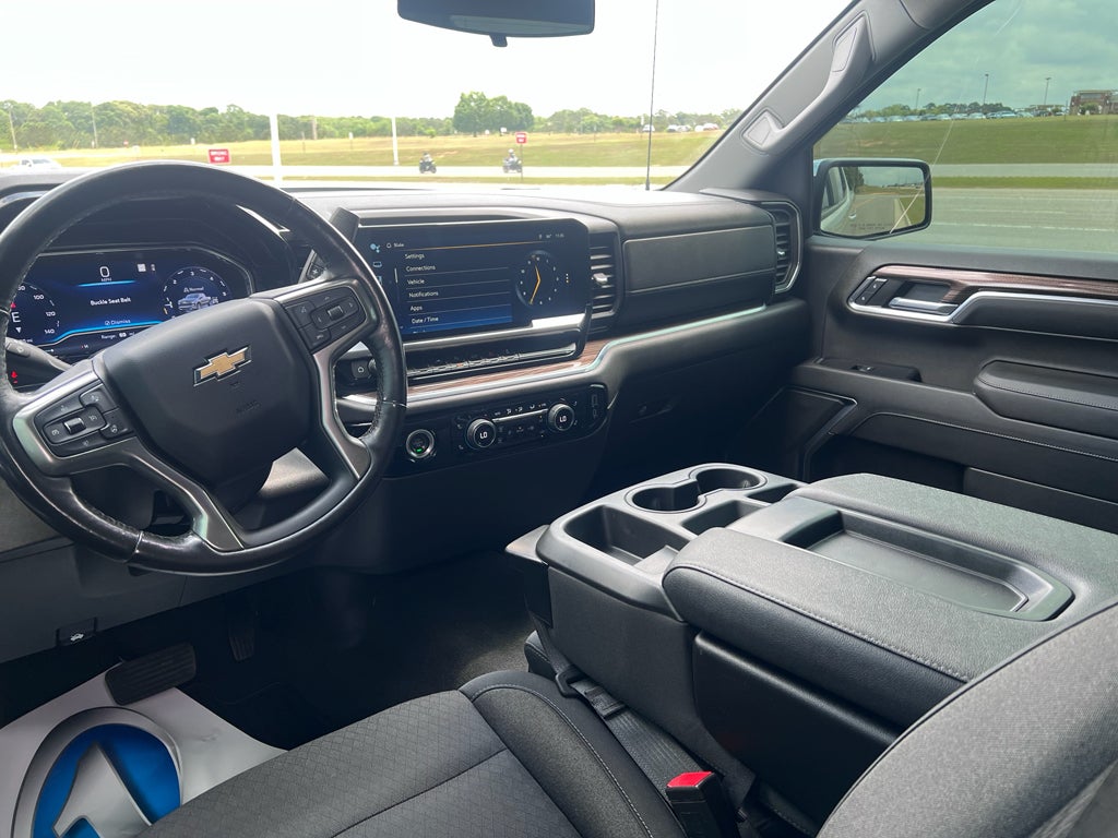 2022 Chevrolet Silverado 4WD Crew Cab Short Bed LT with 2FL