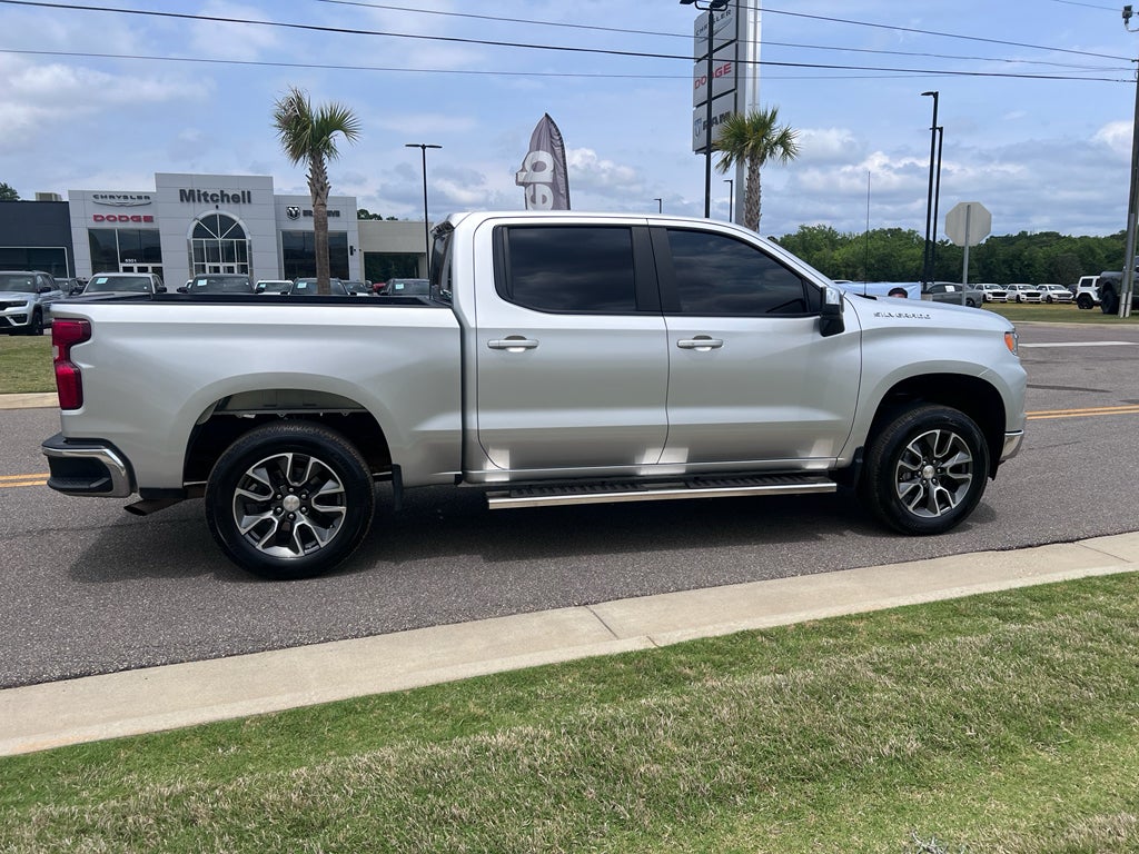 2022 Chevrolet Silverado 4WD Crew Cab Short Bed LT with 2FL
