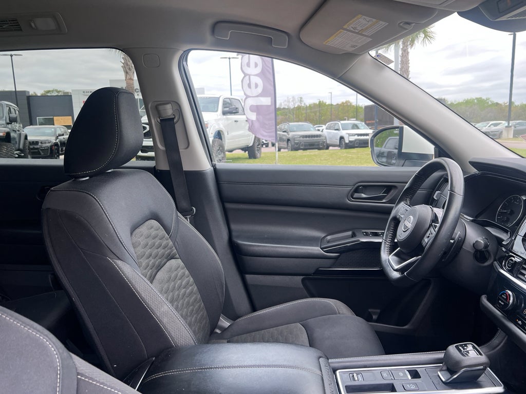 2023 Nissan Pathfinder SV FWD