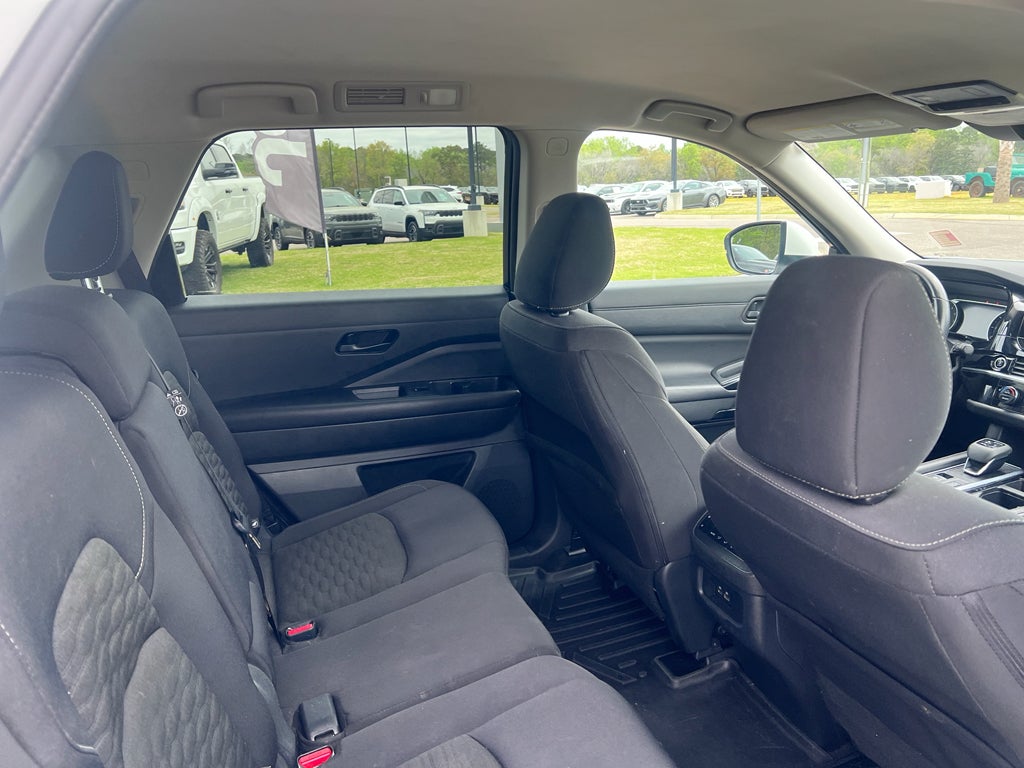 2023 Nissan Pathfinder SV FWD