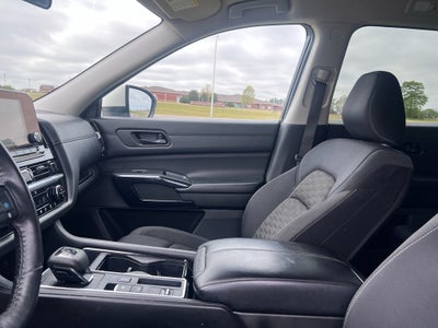 2023 Nissan Pathfinder SV FWD
