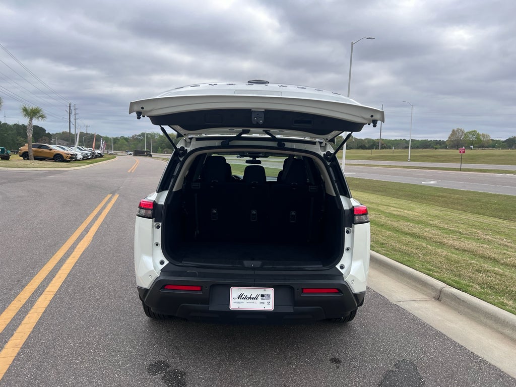 2023 Nissan Pathfinder SV FWD