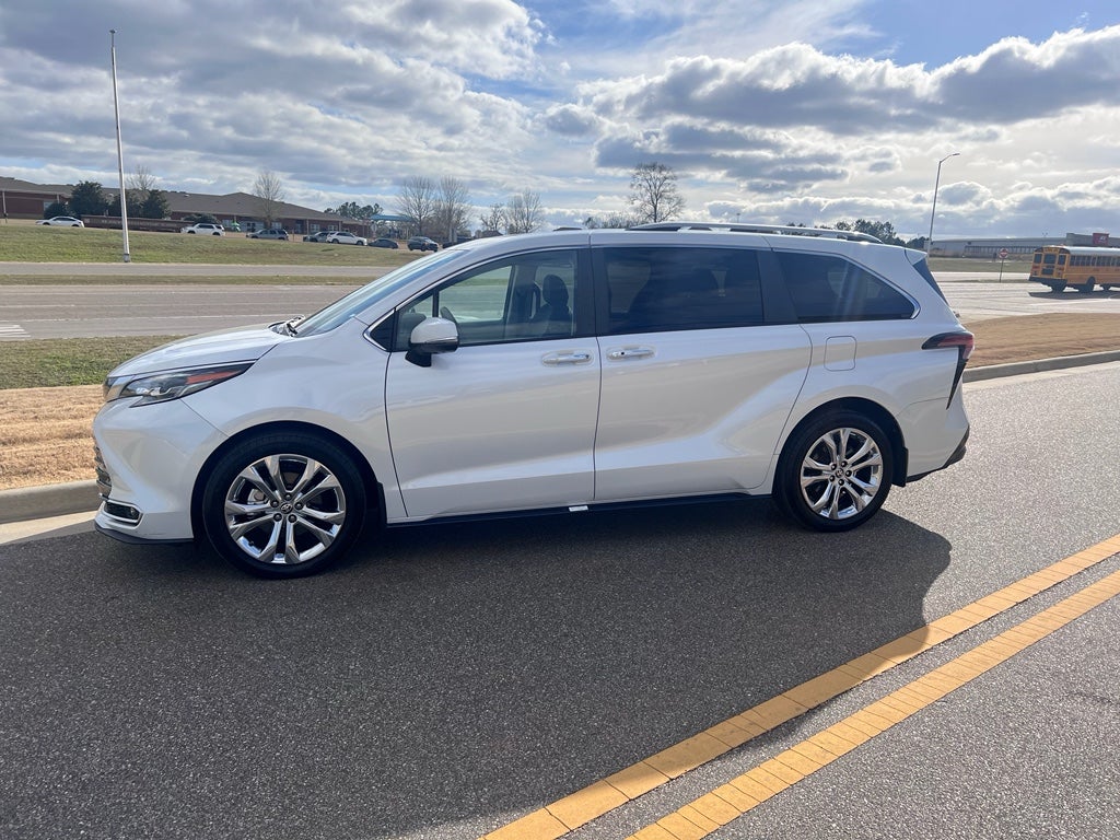 2024 Toyota Sienna Platinum