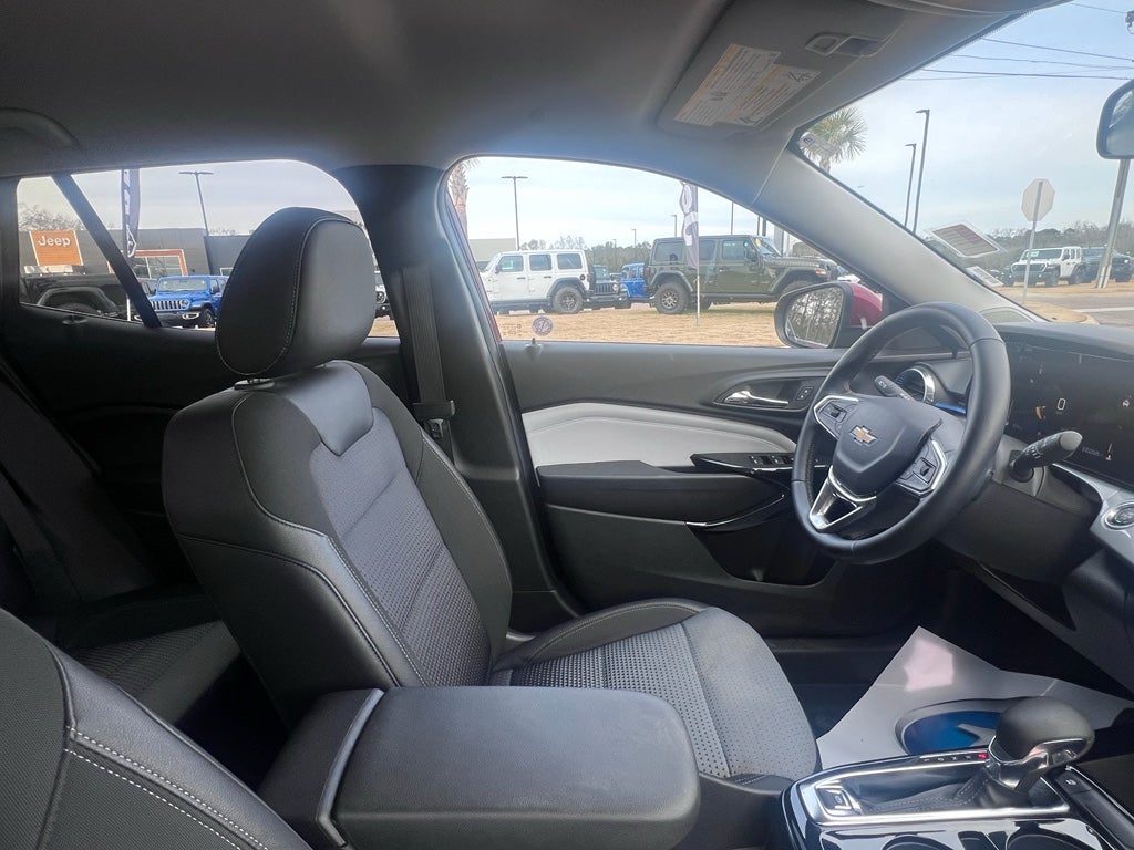 2025 Chevrolet Trax FWD LT