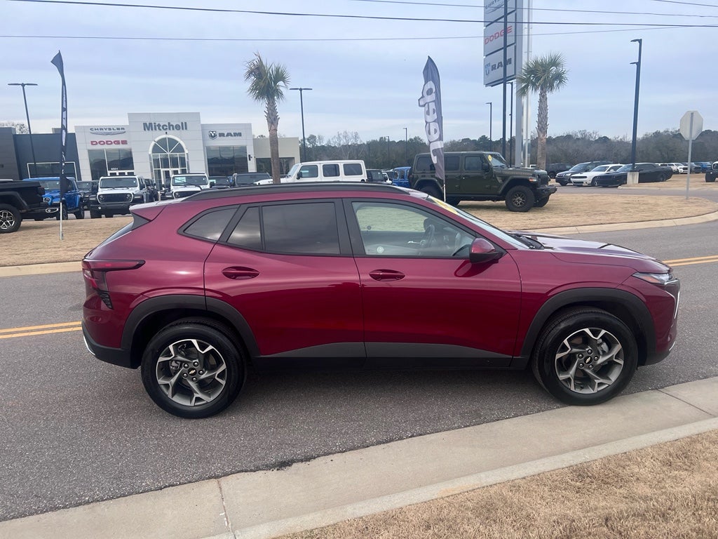 2025 Chevrolet Trax FWD LT