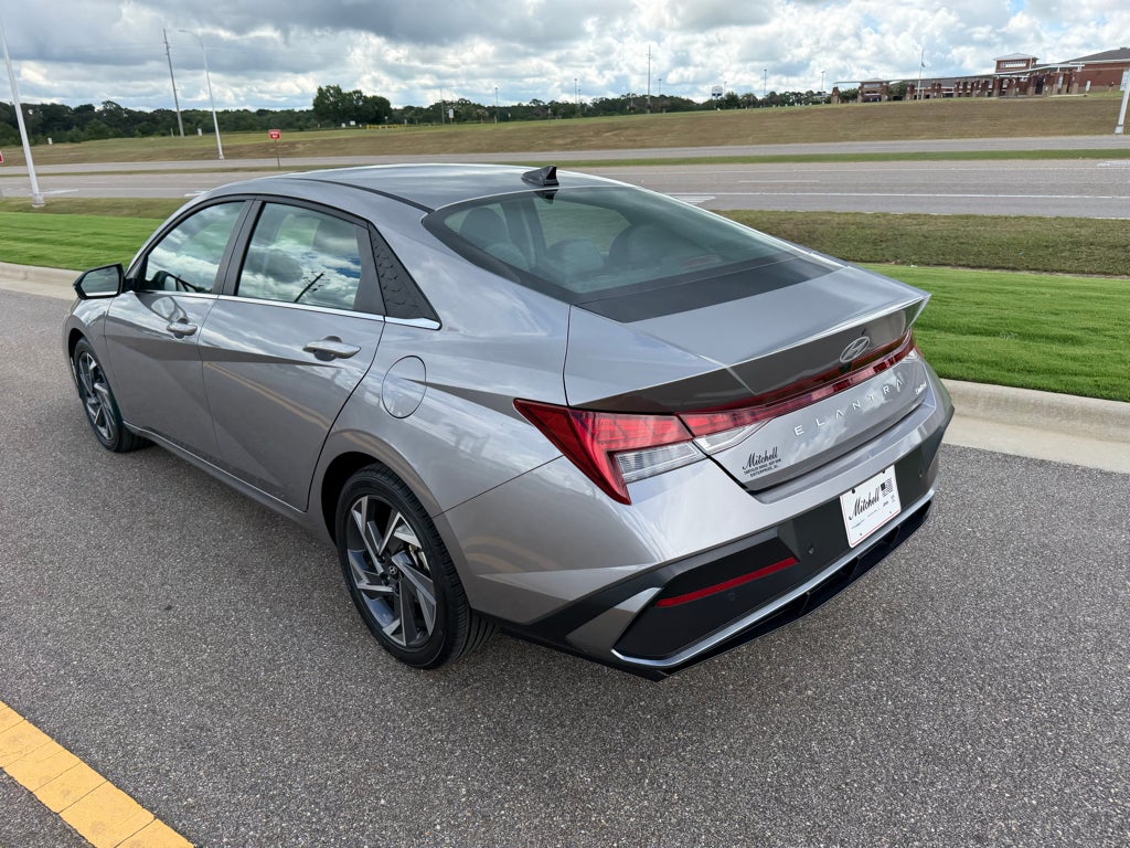 2024 Hyundai Elantra Limited