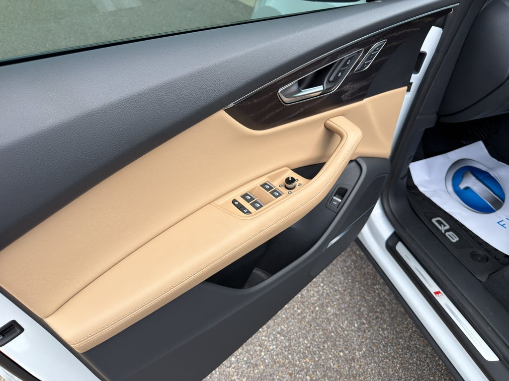 2023 Audi Q8 Premium Plus 55 TFSI quattro Tiptronic