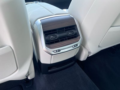 2025 BMW 7 series 740i