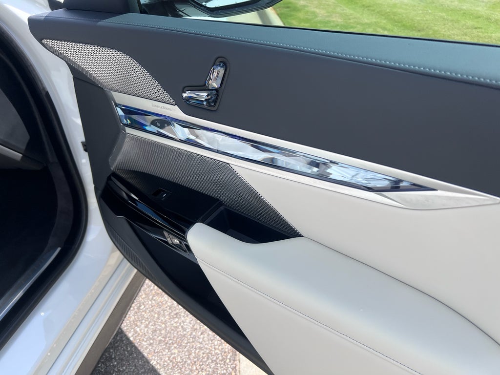 2025 BMW 7 series 740i