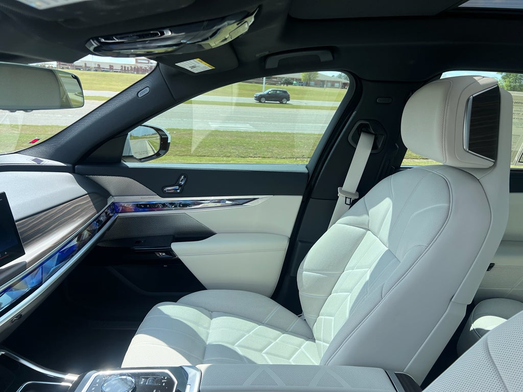 2025 BMW 7 series 740i