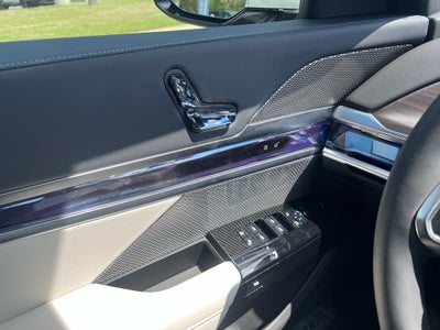 2025 BMW 7 series 740i