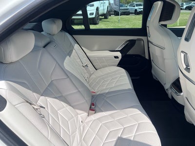 2025 BMW 7 series 740i